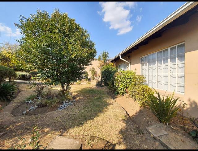2 BEDROOM SIMPLEX FOR SALE IN COUNTRY VIEW